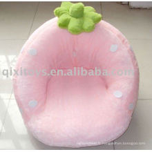 canapé en peluche rose en peluche